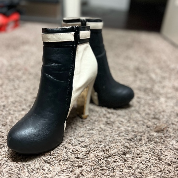 Two tone black & cream platform ankle booties size 7 - Picture 3 of 5